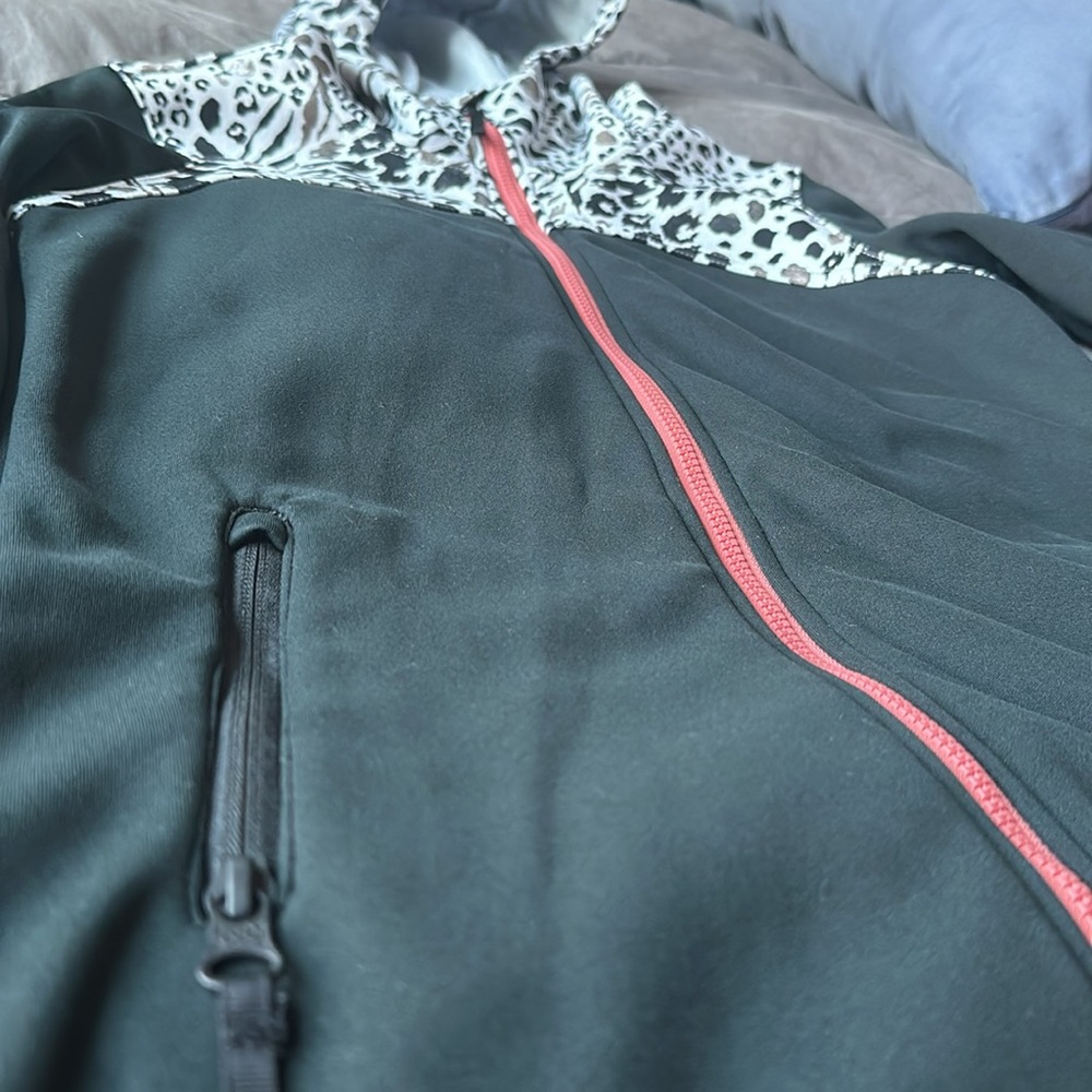 686 jacket - Picture 4 of 6